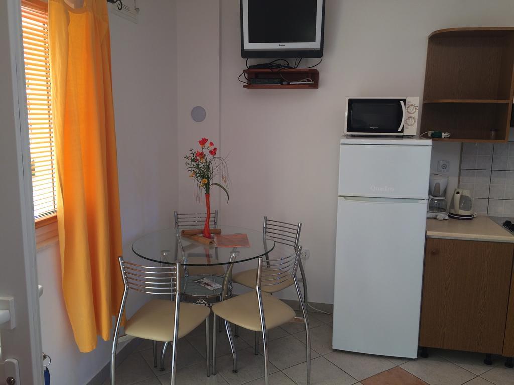 Apartment Kolundzic Novi Vinodolski Zimmer foto